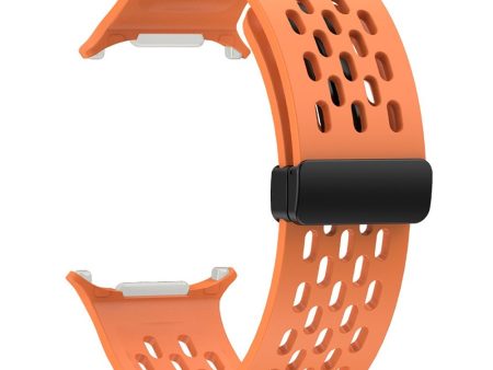 Samsung Galaxy Watch Ultra (47mm) Hullet Silikone Rem med Magnetisk Spænde - Orange For Cheap