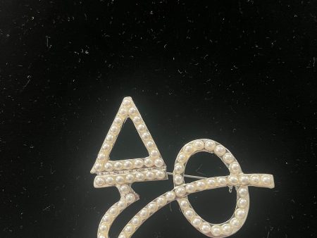 DST Signature Pearl Brooch Cheap